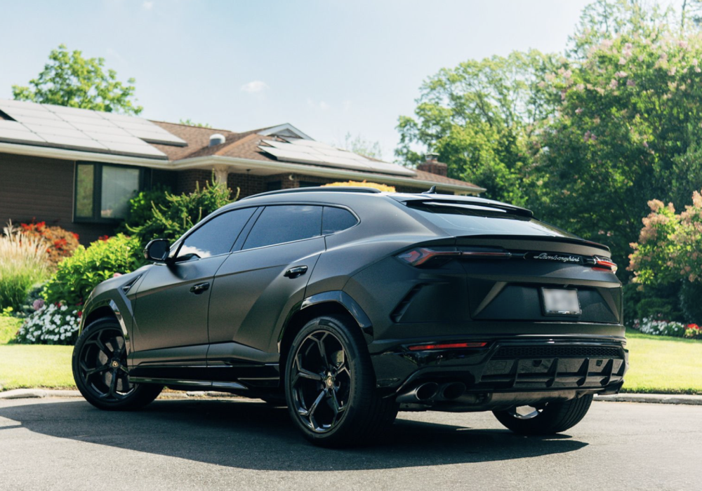 Lamborghini Urus Black